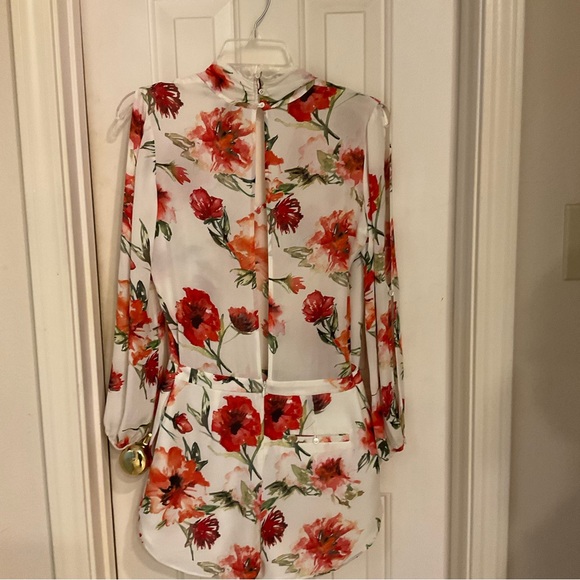 Haute Hippie silk floral romper shorts, long sleeves, v-neck.  Darling!  Size XS - Picture 9 of 16